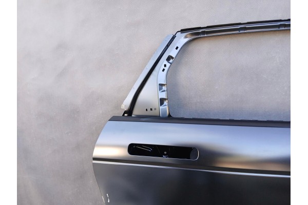 LAND ROVER EVOQUE II DOOR RIGHT REAR ORYG Catalog number of the part LR138383