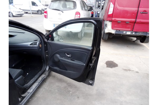 NEGRA PUERTA DELANTERA DERECHA RENAULT MEGANE III BERLINA 5P Business 2014 NEGRA 210464 RENAULT - 2