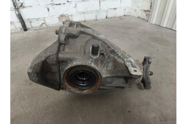 Rear reducer MERCEDES BENZ C W205 A2053506718 2 0L gasoline 135kW 2017 Part manufacturer Mercedes Benz OE