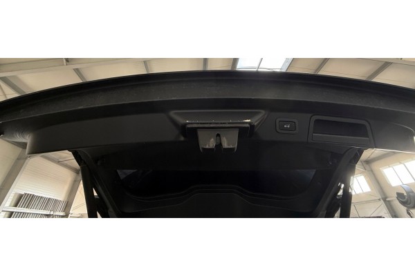 Klapa tylna kompletna RANGE ROVER VELAR R Dynamic L560 2017 2023r Catalog number of the part J8A2 40010 A SSC1