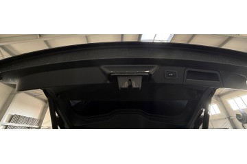 Klapa tylna kompletna RANGE ROVER VELAR R Dynamic L560 2017 2023r Catalog number of the part J8A2 40010 A SSC1
