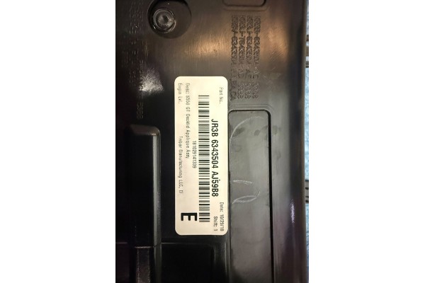 Oryginalna Blenda Klapy Bagaznika Ford Mustang VI GT 5 0 20152017 OEM Car type passenger cars