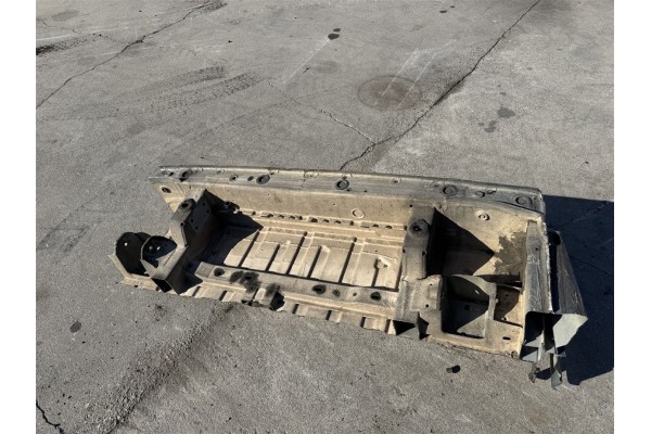 Traviesa trasera de carrocería para tracción trasera VW Crafter II / M