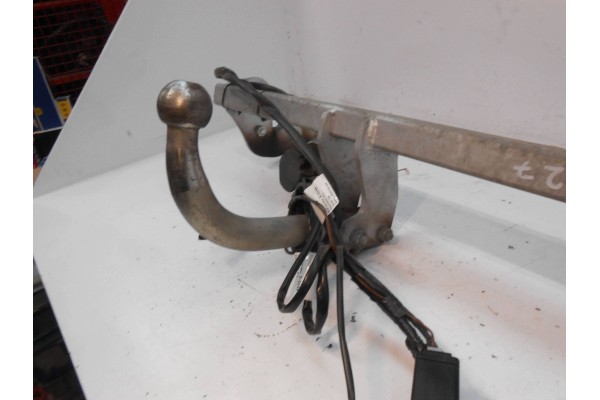 Enganche Galia para Toyota Avensis T27 con Kit de Cableado de 13 Pines