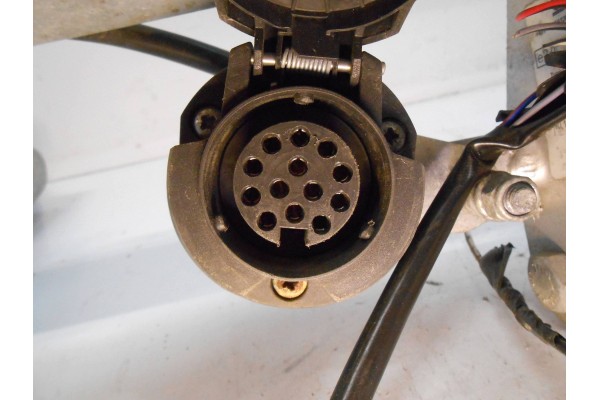 Enganche Galia para Toyota Avensis T27 con Kit de Cableado de 13 Pines