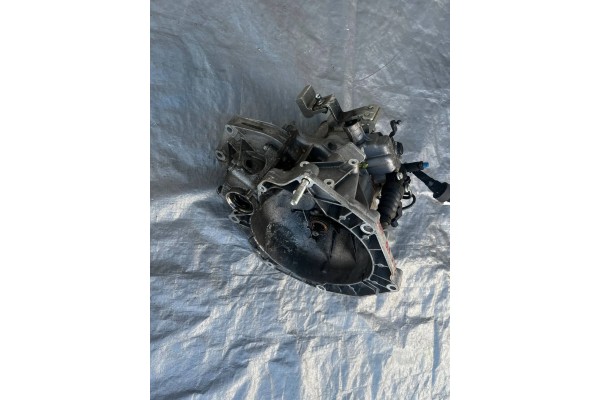FIAT 500 GEARBOX 0 9 900 TURBO PETROL V SPEEDS Engine type gasoline