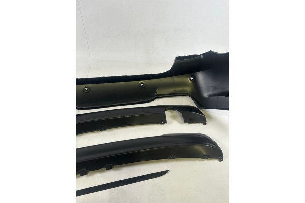 Parachoques Trasero BMW E90 Estilo M-Tech con Agujeros para PDC