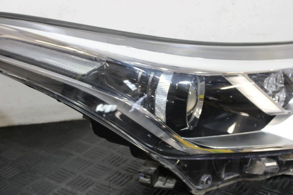 LED LAMP RIGHT FRONT 81110 F4031 TOYOTA CHR C HR Part manufacturer Toyota OE