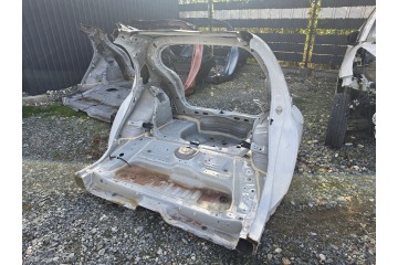 TOYOTA YARIS IV TY CWIARTKA BOK BIAY 040