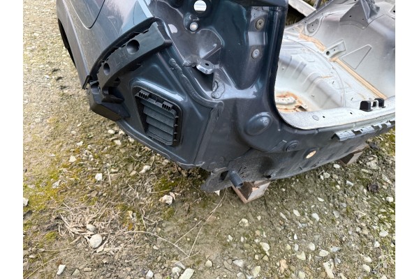 Kia Stonic 21- aletas traseras tipo bañera lift híbrido