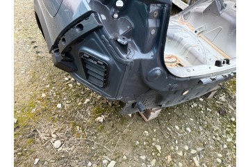 Kia Stonic 21- aletas traseras tipo bañera lift híbrido