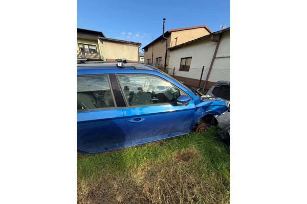 DOOR RIGHT FRONT SKODA FABIA III COMPLETE PLUS MIRROR 2017 R LF5W Catalog number of the part DRZWI PRAWE PRZOD SKODA FABIA III K