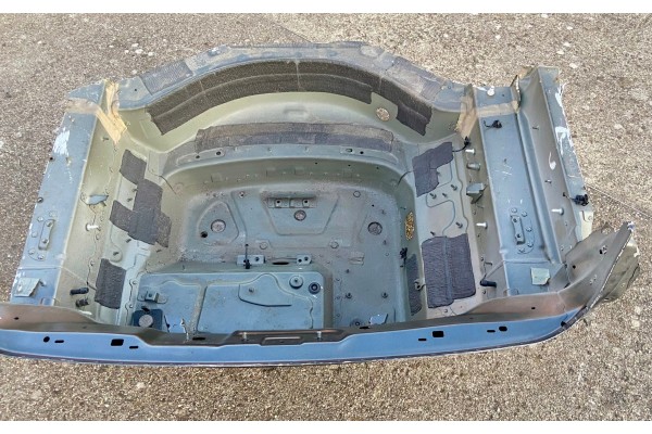 Audi A8 D5 4N pas tylny bagaznika wanna podoga wzmocnienie