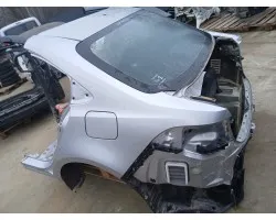 Toyota Corolla E21 Sedán - Panel Trasero Lateral (Cortado) y Panel Trasero