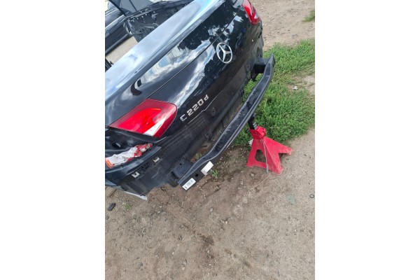 Aleta izquierda reparada y aleta derecha perfecta para Mercedes W205 C