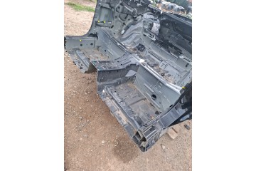 Aleta izquierda reparada y aleta derecha perfecta para Mercedes W205 C
