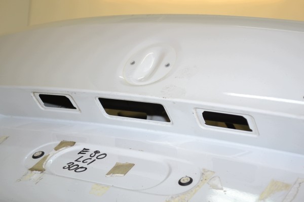 BMW E90 LCI 300 TAILGATE Quality of parts according to GVO O original with manufacturer s logo OE