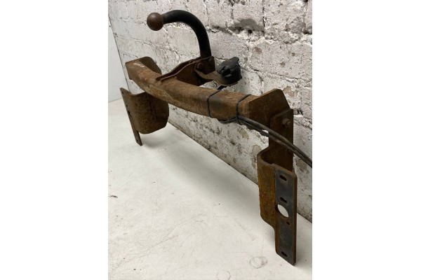 2010 Toyota Avensis T270 Trailer hitch kit Part manufacturer Toyota OE