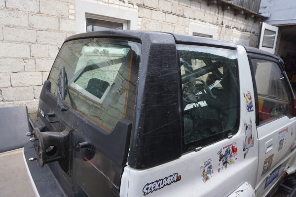 SUZUKI VITARA AND HARD TOP HARD ROOF WITH GLASS Car type 4x4 SUV passenger cars
