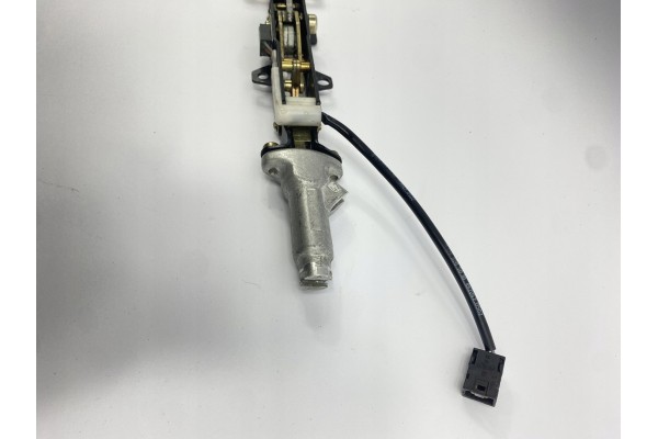 LOCK ACTUATOR ROOF BOLT MERCEDES W124 CONVERTIBLE 1247700426 1298001672 Car type passenger cars