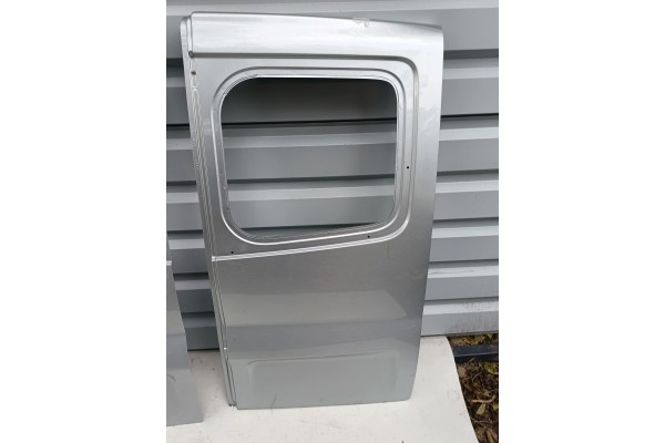 Renault Trafic III VIVARO B rear door right wing new oe KONIN Catalog number of the part Trafic III drzwi skrzydekowe lewe prawe