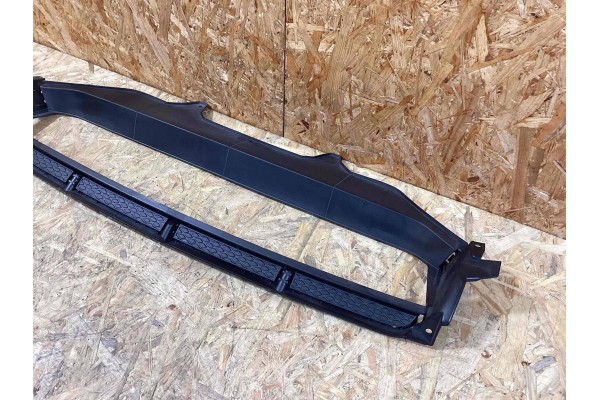 BUMPER GRILLE REAR Porsche Macan 95B 95b8079251e0 Catalog number of the part 95B8079251E0