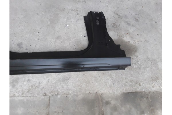 Slupek prog poszycie A4 B9 8w0 lift 19 23