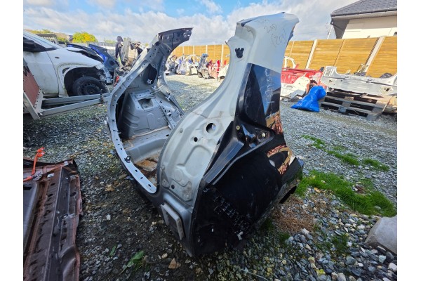 TOYOTA YARIS IV 20 27r CWIARTKA PRAWA BOK BOTNIK POSZYCIE PRAWE