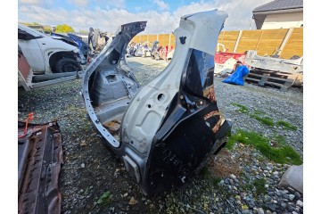 TOYOTA YARIS IV 20 27r CWIARTKA PRAWA BOK BOTNIK POSZYCIE PRAWE