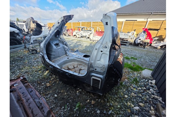 TOYOTA YARIS IV 20 27r CWIARTKA PRAWA BOK BOTNIK POSZYCIE PRAWE Packaging status replacement