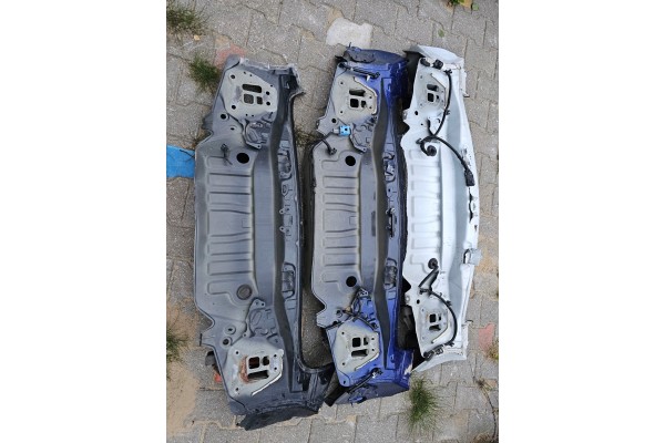 Toyota Corolla e21 kombi tylny pas