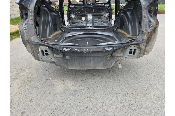 TOYOTA COROLLA E21 BATHTUB BELT REAR 209 19r