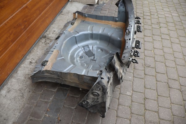 Renault Clio V belt rear bath floor Ad Blue TEGNE bydgoszcz 2020r Catalog number of the part 3156156215647