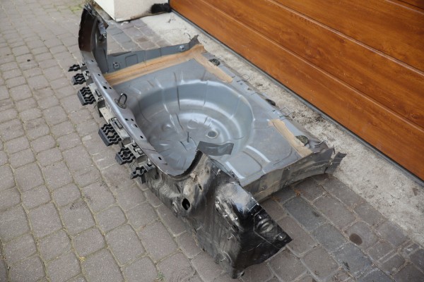Renault Clio V belt rear bath floor Ad Blue TEGNE bydgoszcz 2020r Part manufacturer Renault OE