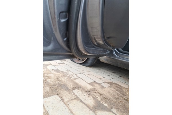 FRONT DOOR LEFT VW TOURAN LD7X Car type passenger cars