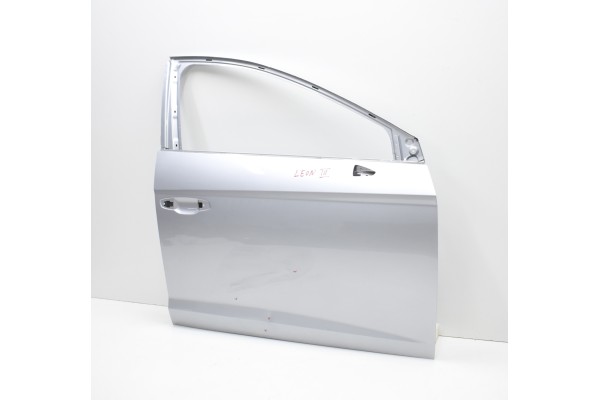 SEAT LEON III 5F0 DOOR RIGHT FRONT ORG Catalog number of the part SEAT LEON III 5F 5D DRZWI PRAWY PRZOD