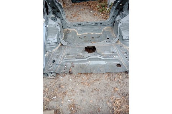 Toyota Yaris 4gen 2021 Pas tylni wanna botnik prawy lewy
