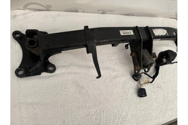 Trailer hook set beam Jaguar XE lift 19 LX7M 17K817 AB Catalog number of the part LX7M17K817AB