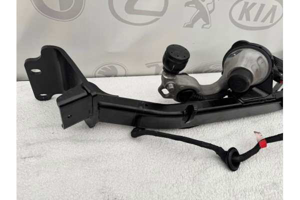 Electric tow bar complete Mercedes Benz CLA C174 A1743100200 Part manufacturer Mercedes Benz OE