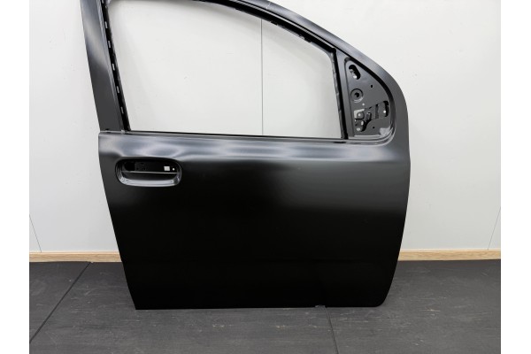 FIAT PANDA III 2011r DOOR RIGHT FRONT NEW ORIGINAL Catalog number of the part FIAT PANDA III 2011r DRZWI PRAWE PRZEDNIE PRZOD NO