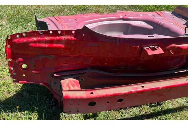 Pas tylny podoga bagaznika yaris III czerwony 3P0 Part manufacturer Toyota OE