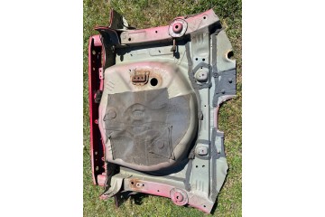 Pas tylny podoga bagaznika yaris III czerwony 3P0 Catalog number of the part Podoga bagaznika pas tylny yaris IiI