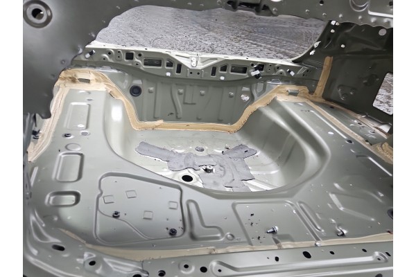 BELT REAR FLOOR TRUNK TUB TOYOTA COROLLA E21 19 SEDAN Car type passenger cars