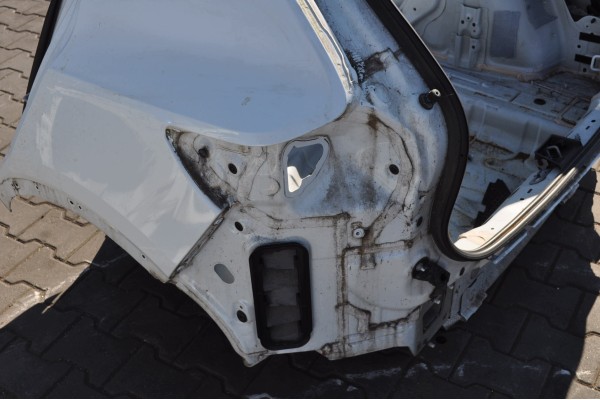 BELT REAR BATH MUDGUARD REAR LEFT RIGHT VOLVO XC40 WHOLE Car type passenger cars