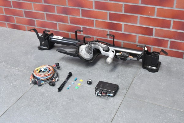 TOWING HOOK ELECTRIC BEAM INSTALLATION BMW 5 G61 M5 G99 18330km Part manufacturer BMW OE