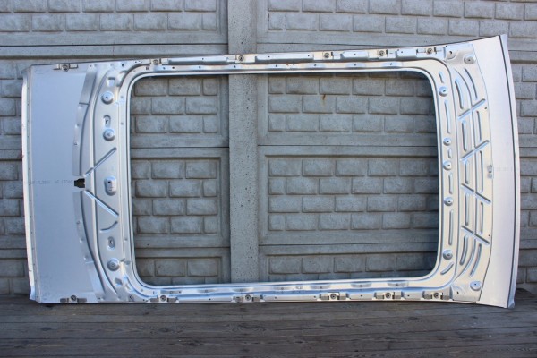 Body roof post plating reinforcement Porsche Macan II 95C 24 26 Catalog number of the part 95C817111A Porsche OE