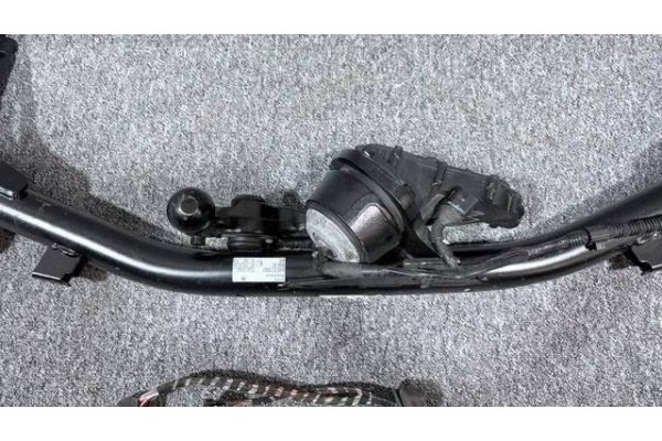VW GOLF VIII 5H STATION WAGON ELECTRIC TOWBAR 5H9803881E Catalog number of the original 5H9803881E