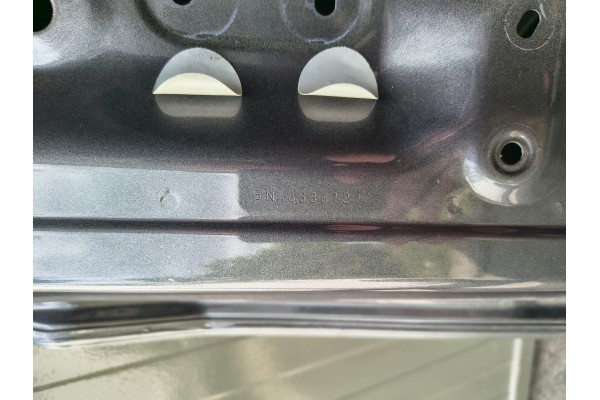 Puerta Trasera Derecha VW Tiguan II 5NA833312J en Excelente Estado