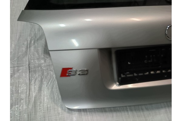 TAILGATE AUDI A3 S3 8P 3D LY7W SHUTTLECOCK ORIGINAL Catalog number of the part KLAPA BAGAZNIKA AUDI A3 S3 8P 3D LY7W LOTKA ORYGI