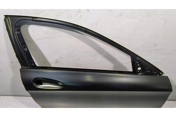 DOOR RIGHT FRONT MERCEDES GLA X156 Part manufacturer Mercedes Benz OE